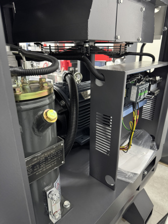 Винтовой компрессор с ресивером 200л, 10 бар, 1000л/мин, 7,5 кВт